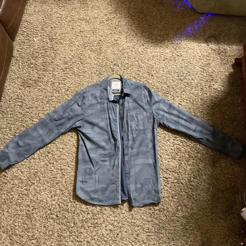 Elegant Blue Dress Shirt with Tailored Fit